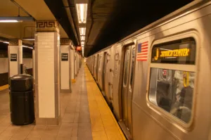Tragedia por TikTok: “Subway surfing” suma 6 niños muertos en NY