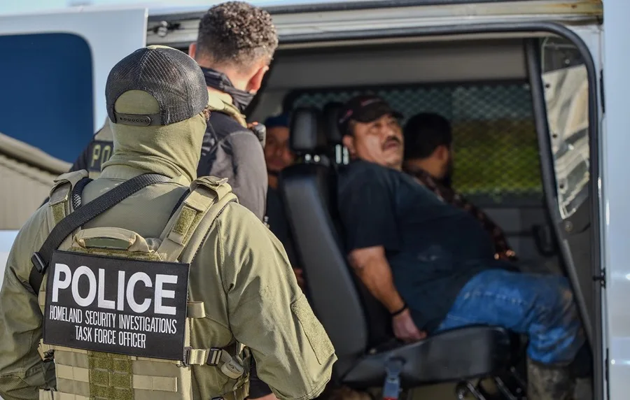 Arresto de un policía por ICE