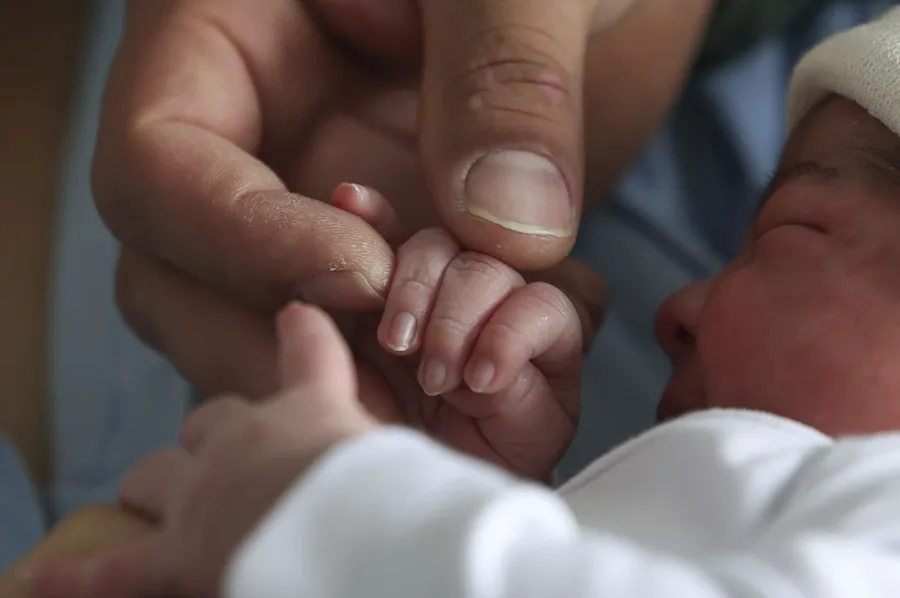 ¿Por qué cada vez nacen menos bebés en EE.UU.?