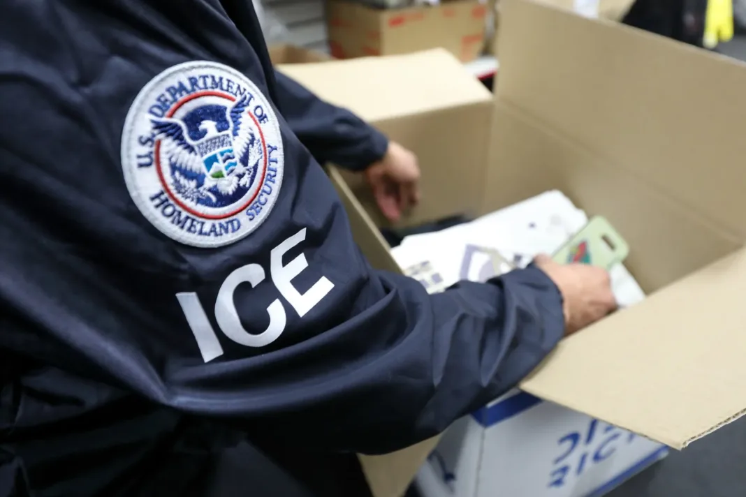 Colocan tobilleras electrónicas a 180 mil migrantes