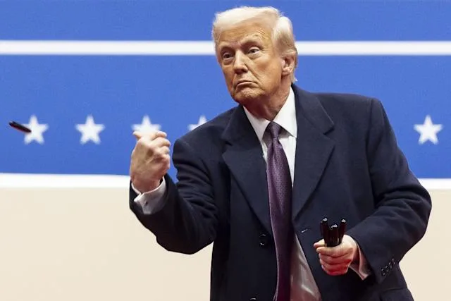 Demócratas demandan a Trump
