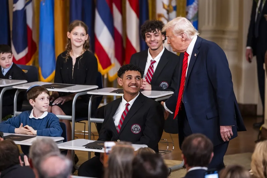 Trump da marcha atrás: Libera fondos clave para educación
