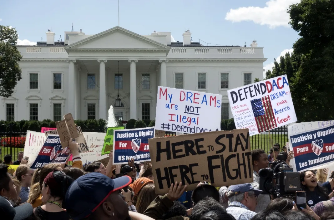 EN PORTADA DREAMERS BAJO ATAQUE