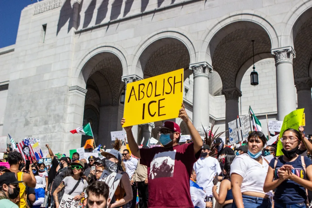 EN PORTADA ICE AMENAZA A EMPRESAS