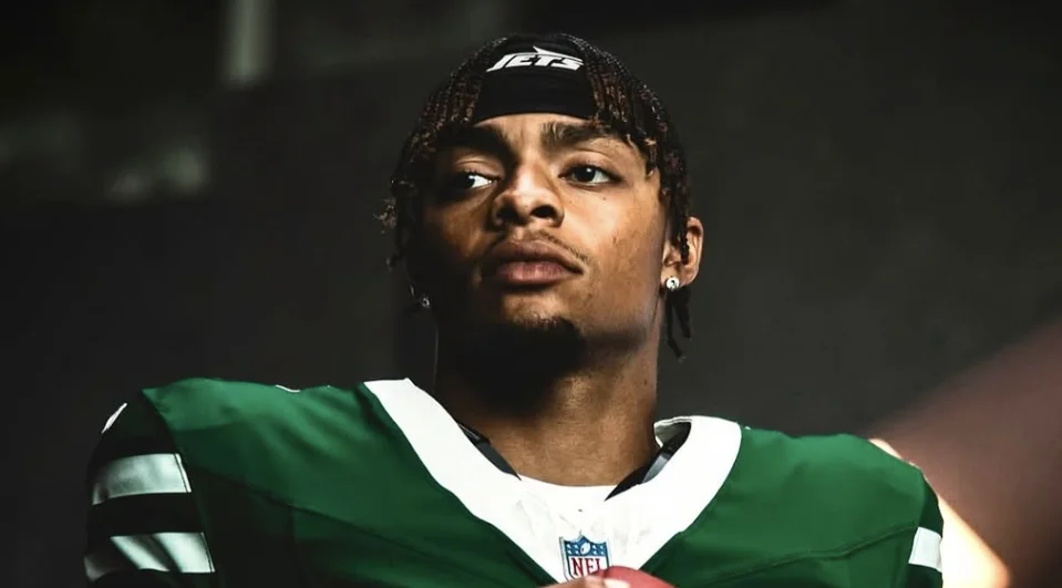 Justin Fields sufre fuerte lesión en práctica con los Jets