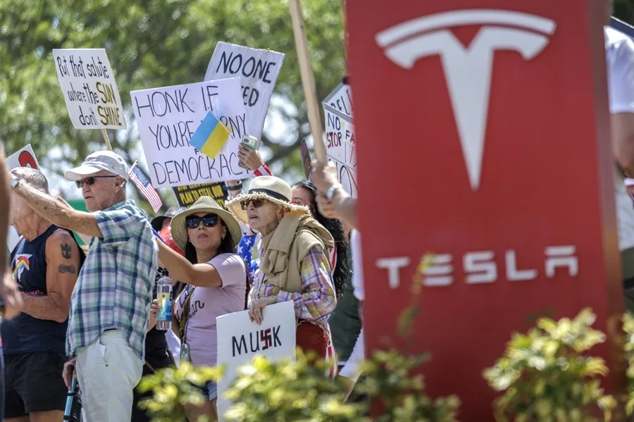 Protestas anti Tesla
