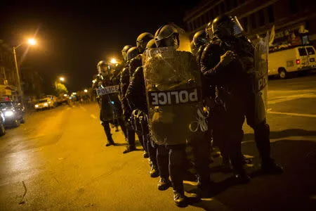 Siete policías suspendidos tras muerte en custodia