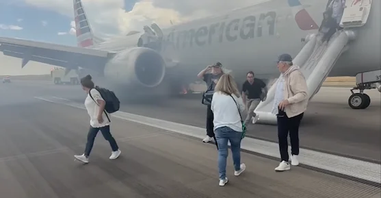 Dramática evacuación de avión de American Airlines en llamas