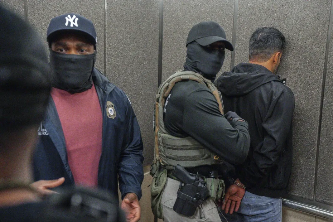 Nueva York: Esto dice la ley que busca prohibir uso de máscaras a ICE