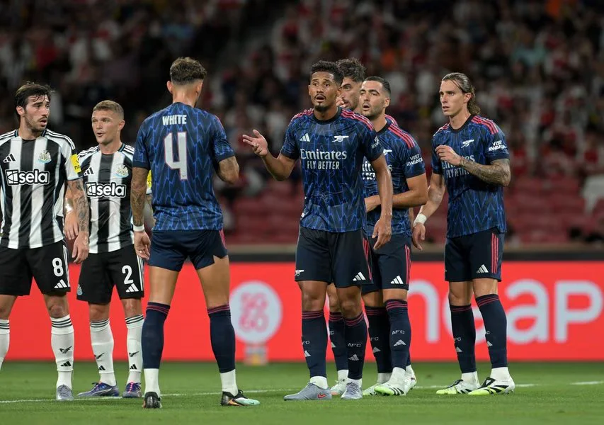 Arsenal vence 3-2 a Newcastle en amistoso internacional