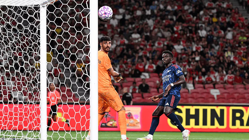 Arsenal vence a Milán 1-0 en Singapur, pero pierde en penaltis