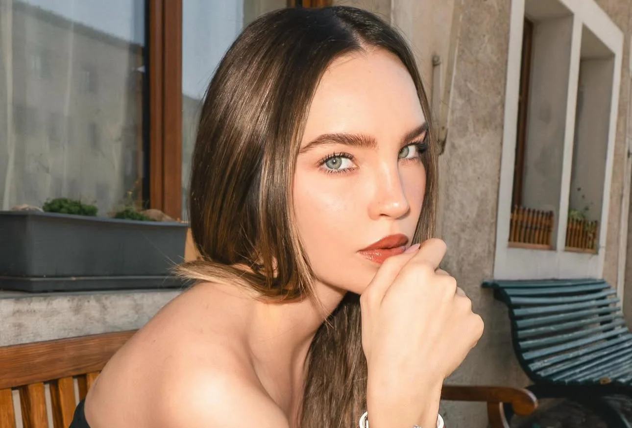 Belinda canta "El me mintió" acompañada de Amanda Miguel
