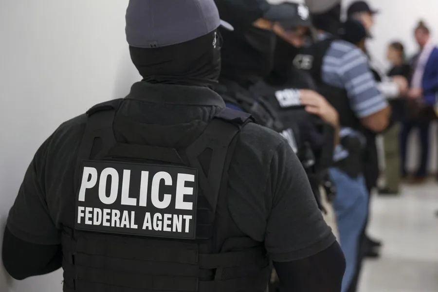 ¿Pueden deportarte si tienes green card? Esto dice la ley