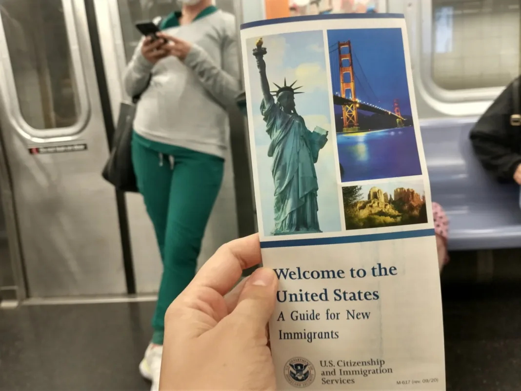USCIS alerta: Estos migrantes con Green Card no podrán volver a EE.UU.