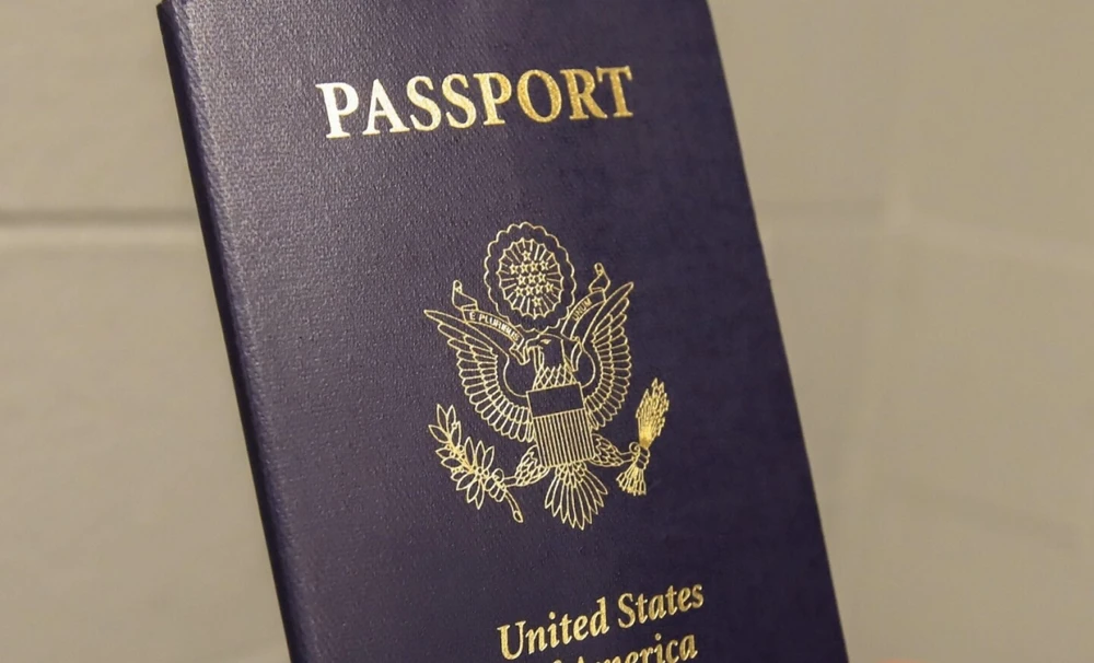 ¿Qué pasará con el pasaporte y el Seguro Social si cambia la ciudadanía por nacimiento?