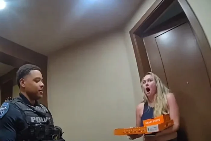 Policías entregan pizza tras detener a repartidor: Mira el video viral